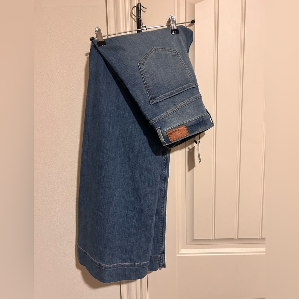 express wide leg high rise jeans, never worn, size 2R, stretchy